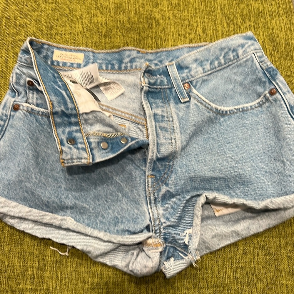 Levi 501 cutoff short